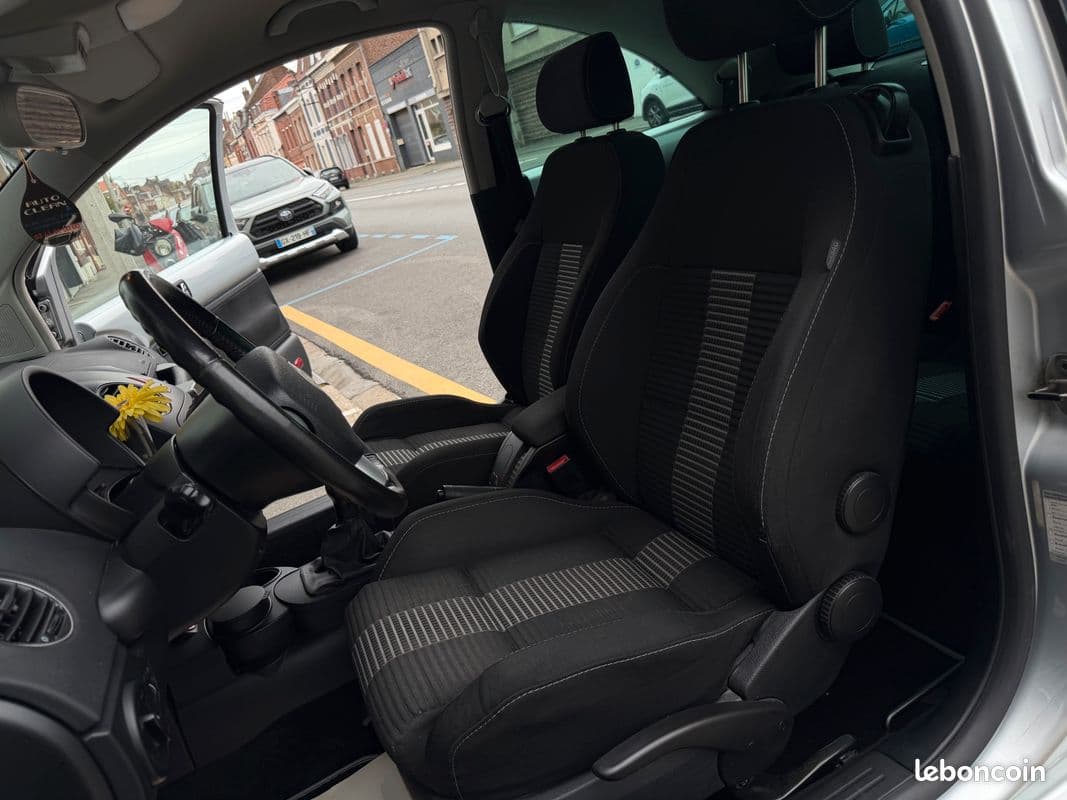 volkswagen new beetle 2008 image 9