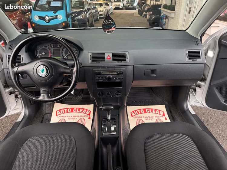 Loader FABIA 1.4i *Automatique CARNET à jour SKODA Garantie image