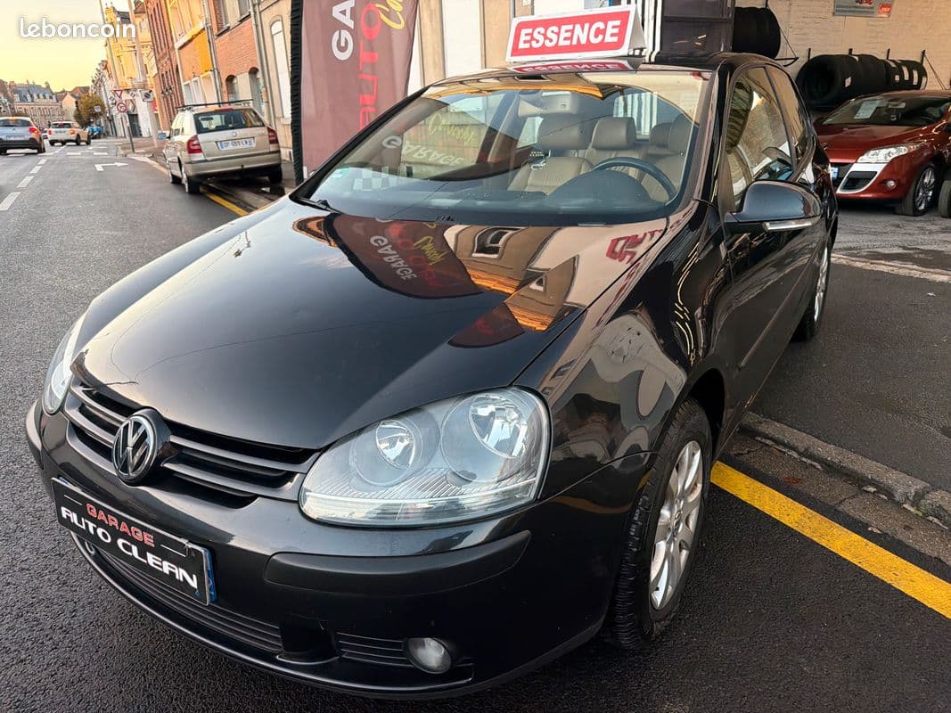 volkswagen golf 2004 image 1