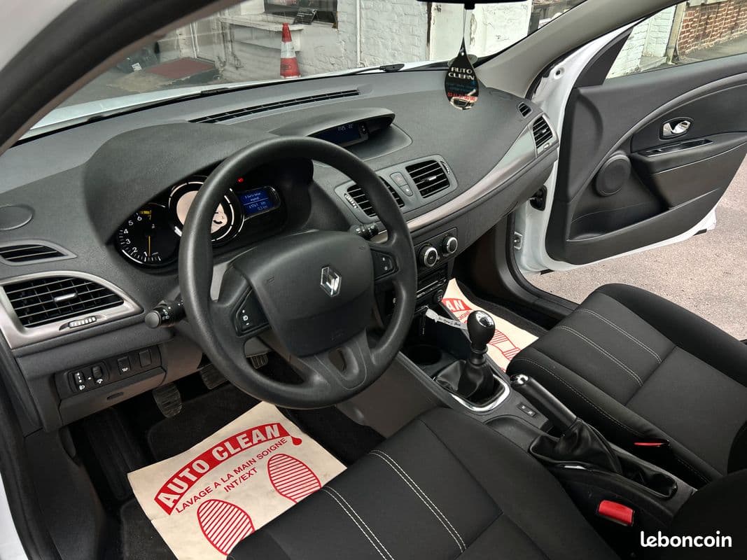 renault megane 2015 image 4