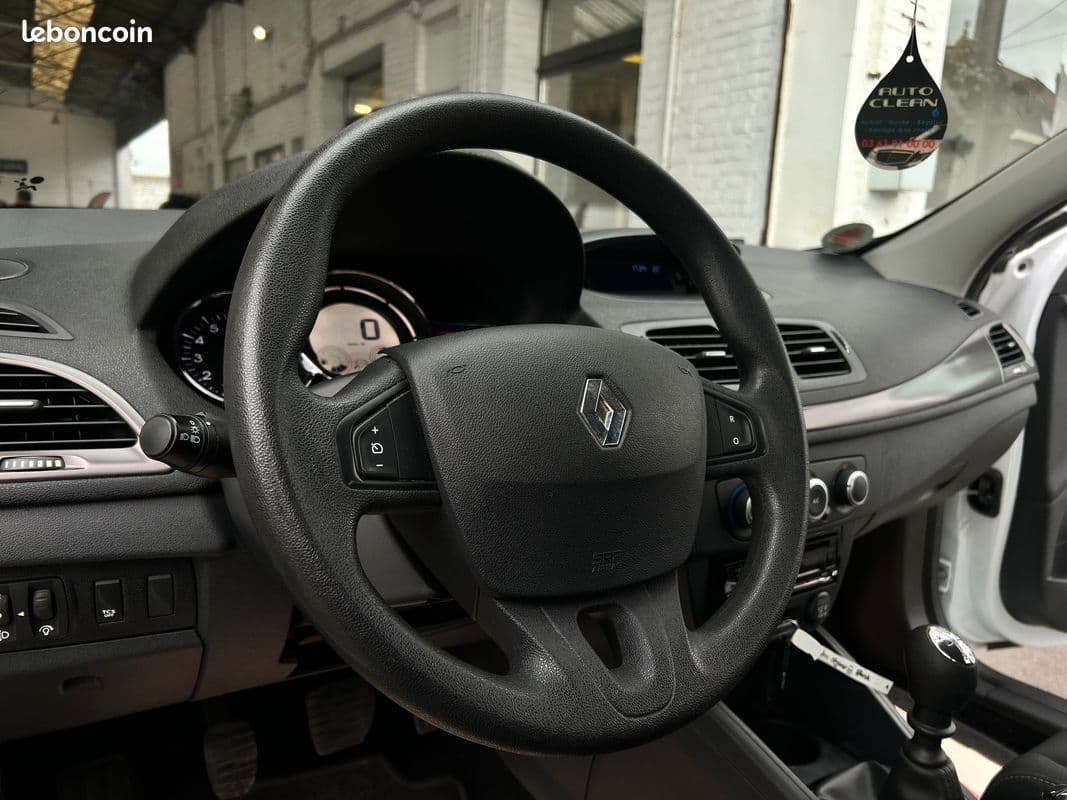 renault megane 2015 image 5