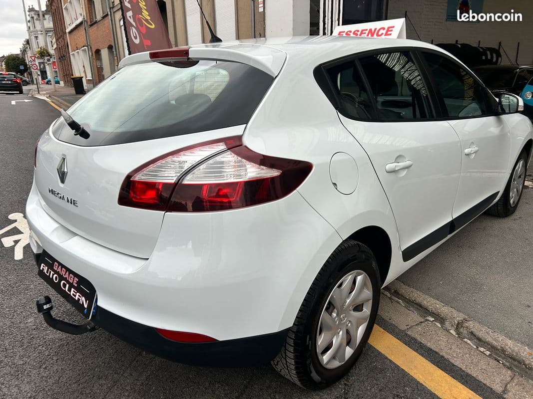 renault megane 2015 image 8