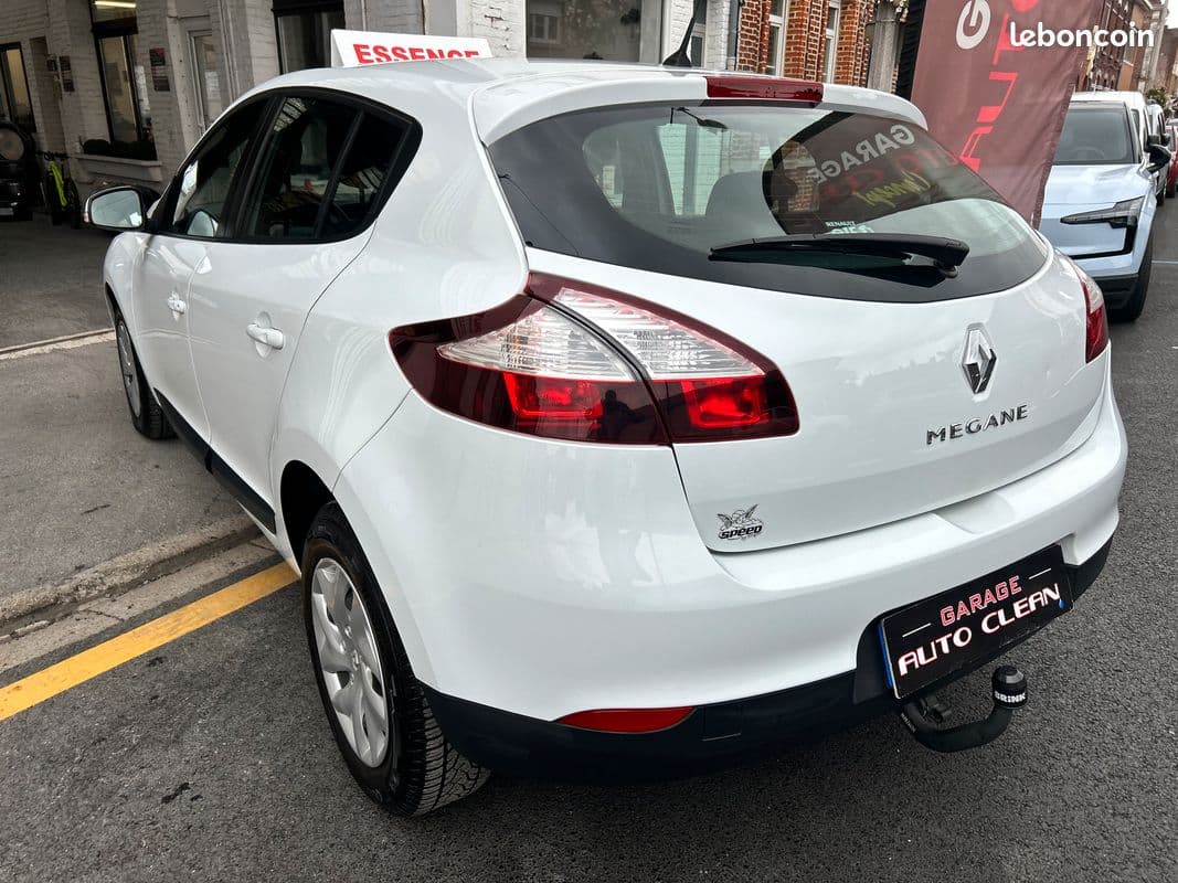 renault megane 2015 image 9
