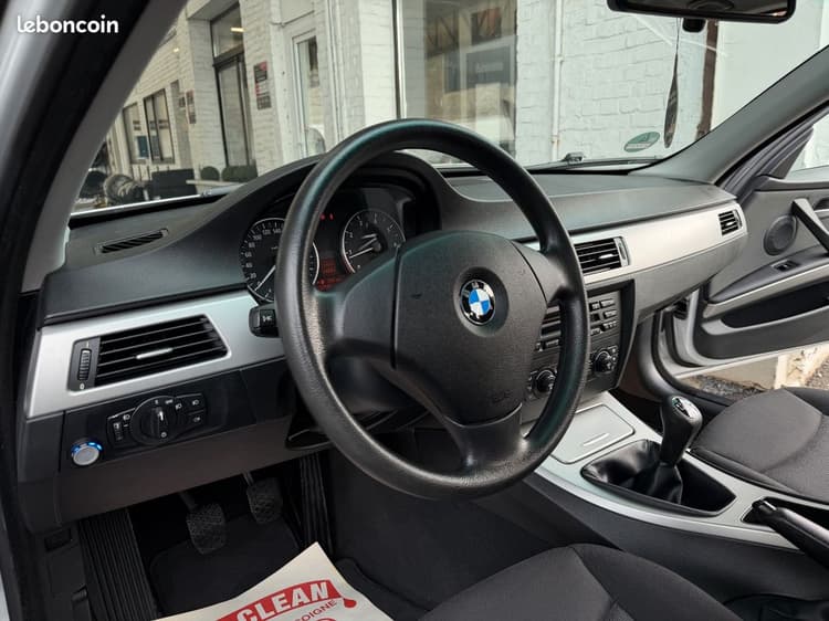 Loader BMW 320i 150Ch *CARNET à Jour Ess + GPL image