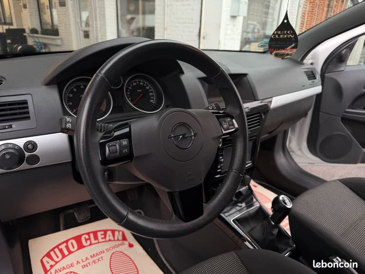 Loader ASTRA GTC 1.8i 140Ch SPORT ph2 Black&White GARANTIE image