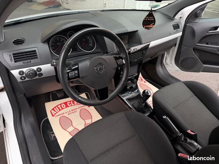 Loader ASTRA GTC 1.8i 140Ch SPORT ph2 Black&White GARANTIE image