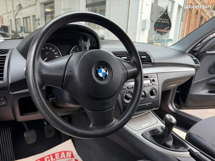 Loader BMW 116i CARNET à jour BMW *Distrib à chaîne image