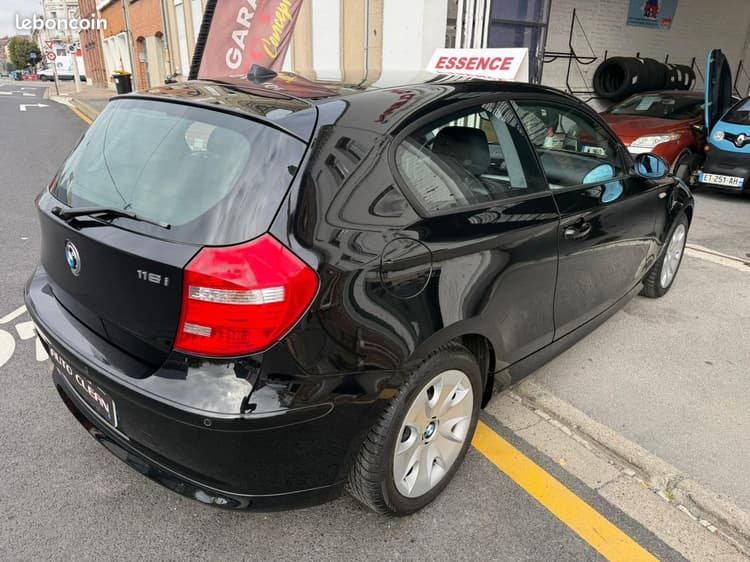 Loader BMW 116i CARNET à jour BMW *Distrib à chaîne image